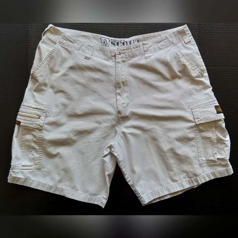 Volcom Cargo Shorts - Picture 1 of 7